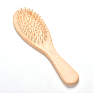 Dřevěný kartáč na vlasy